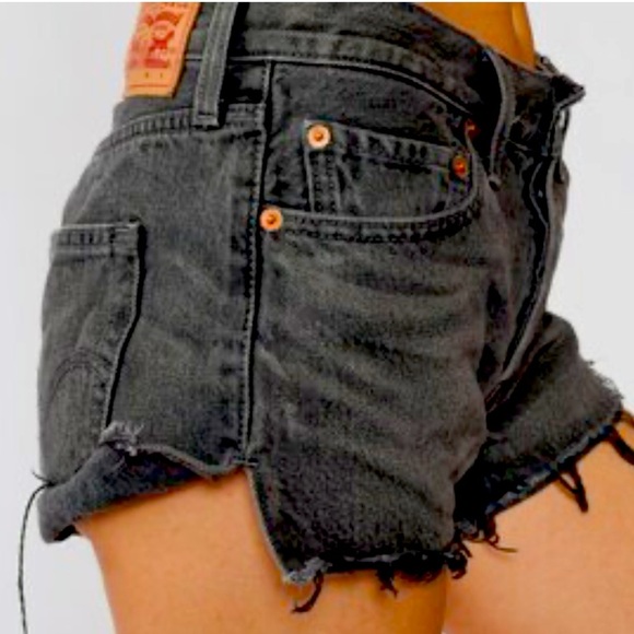 Levi's Women's Y2K Charcoal Distressed Denim Cutoff Shorts womens 26 (Small) - Picture 1 of 9